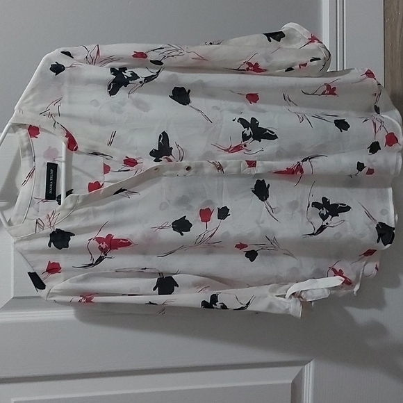 Ivanka Trump blouse floral pattern - Picture 1 of 3